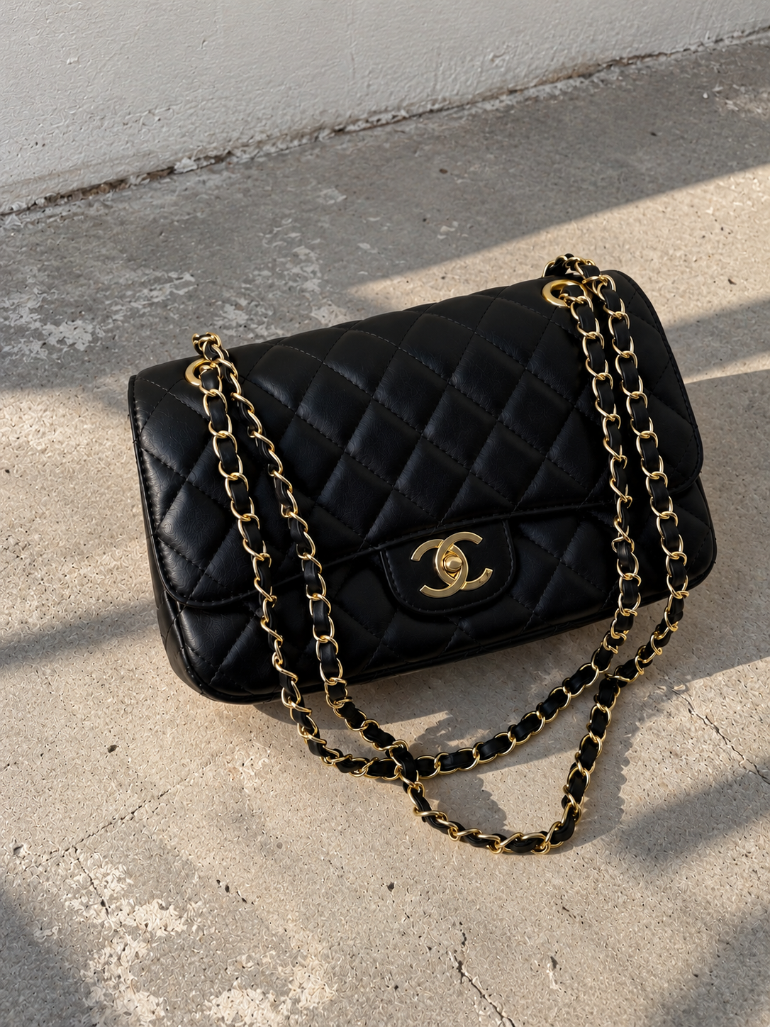 Сумка " Chanel " випукла золота фурнітура — фото 3