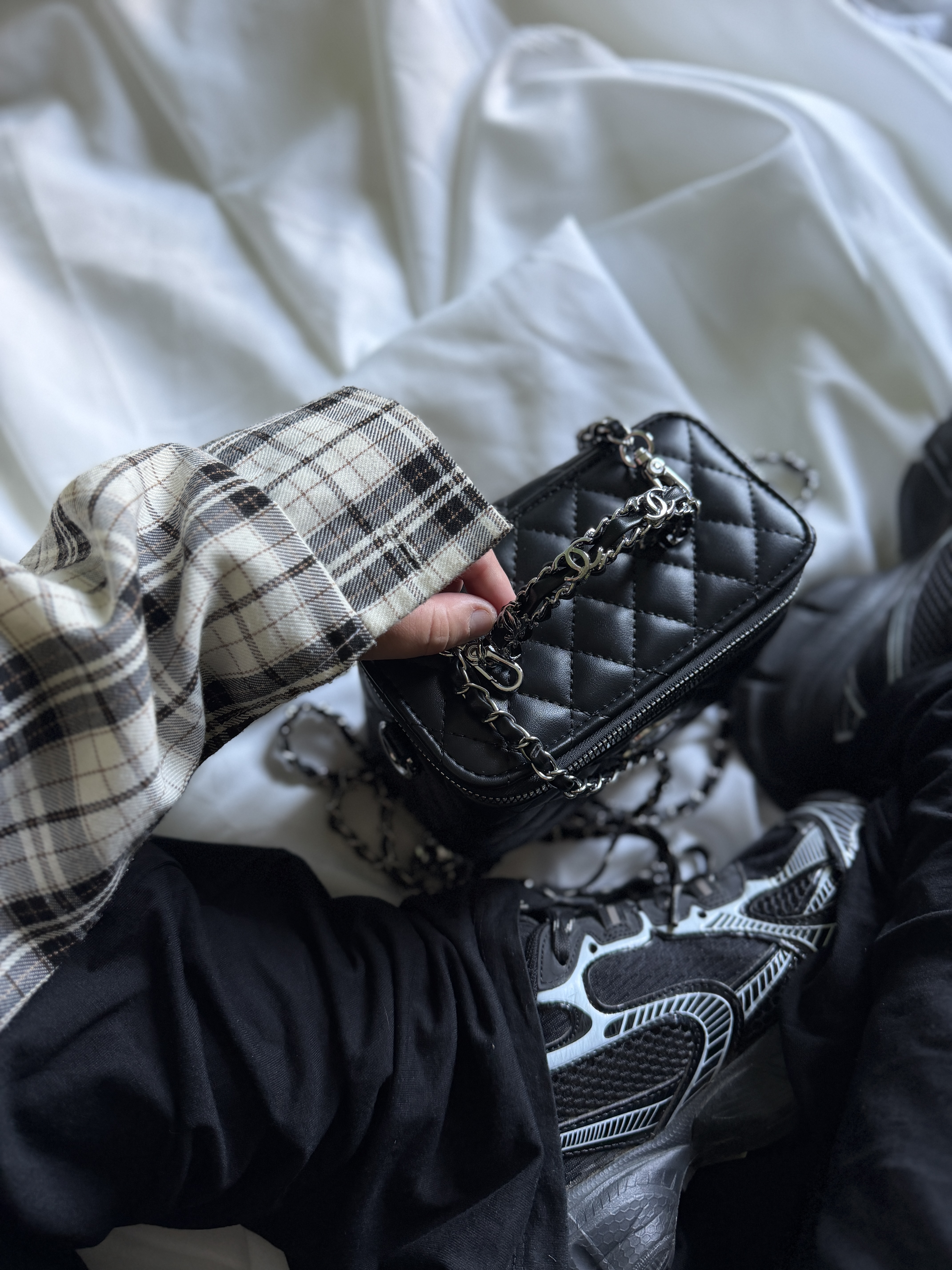 Сумка " Chanel " бочонок з маленьким лого — фото 3