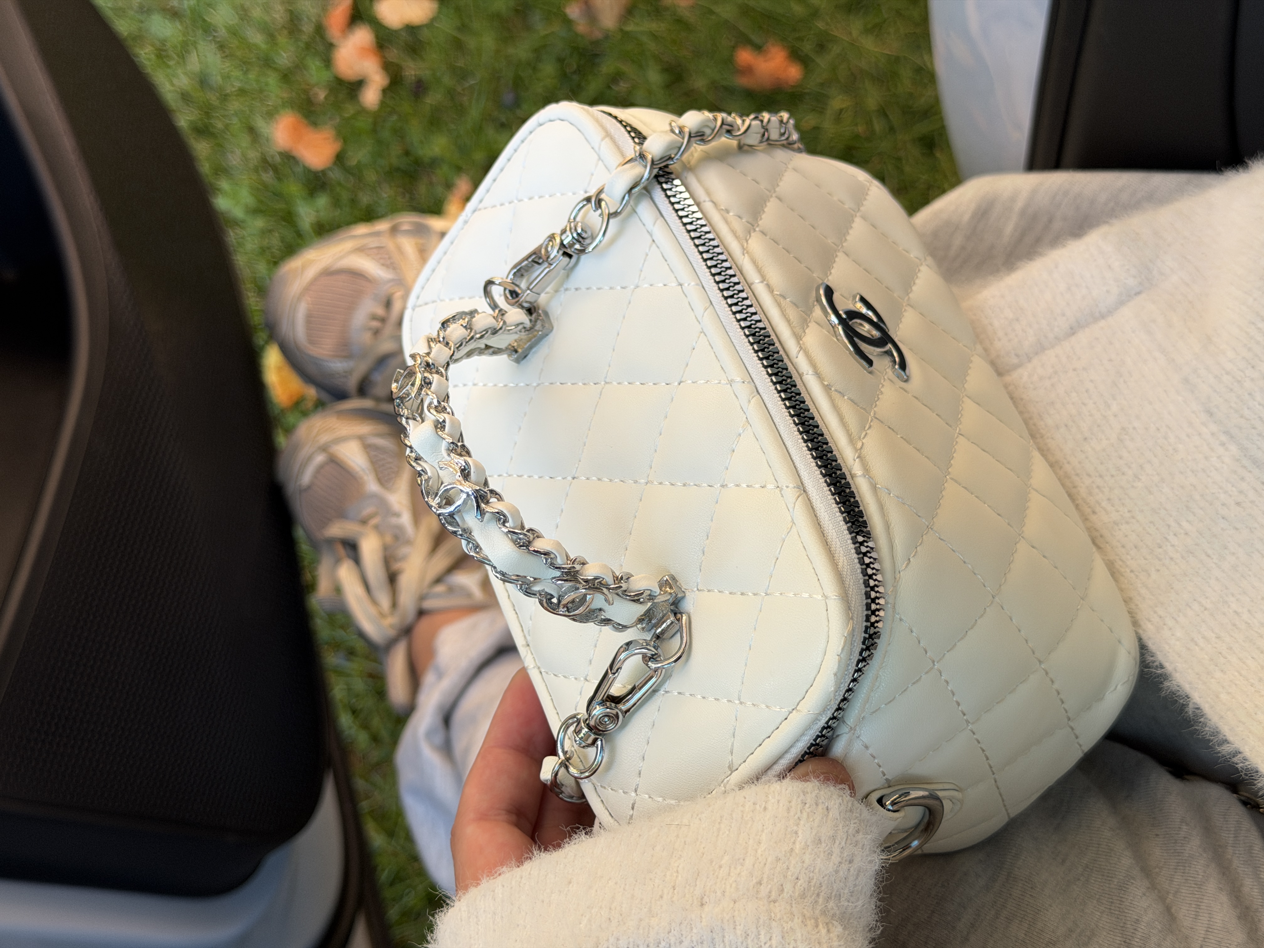 Сумка " Chanel " бочонок з маленьким лого — фото 5