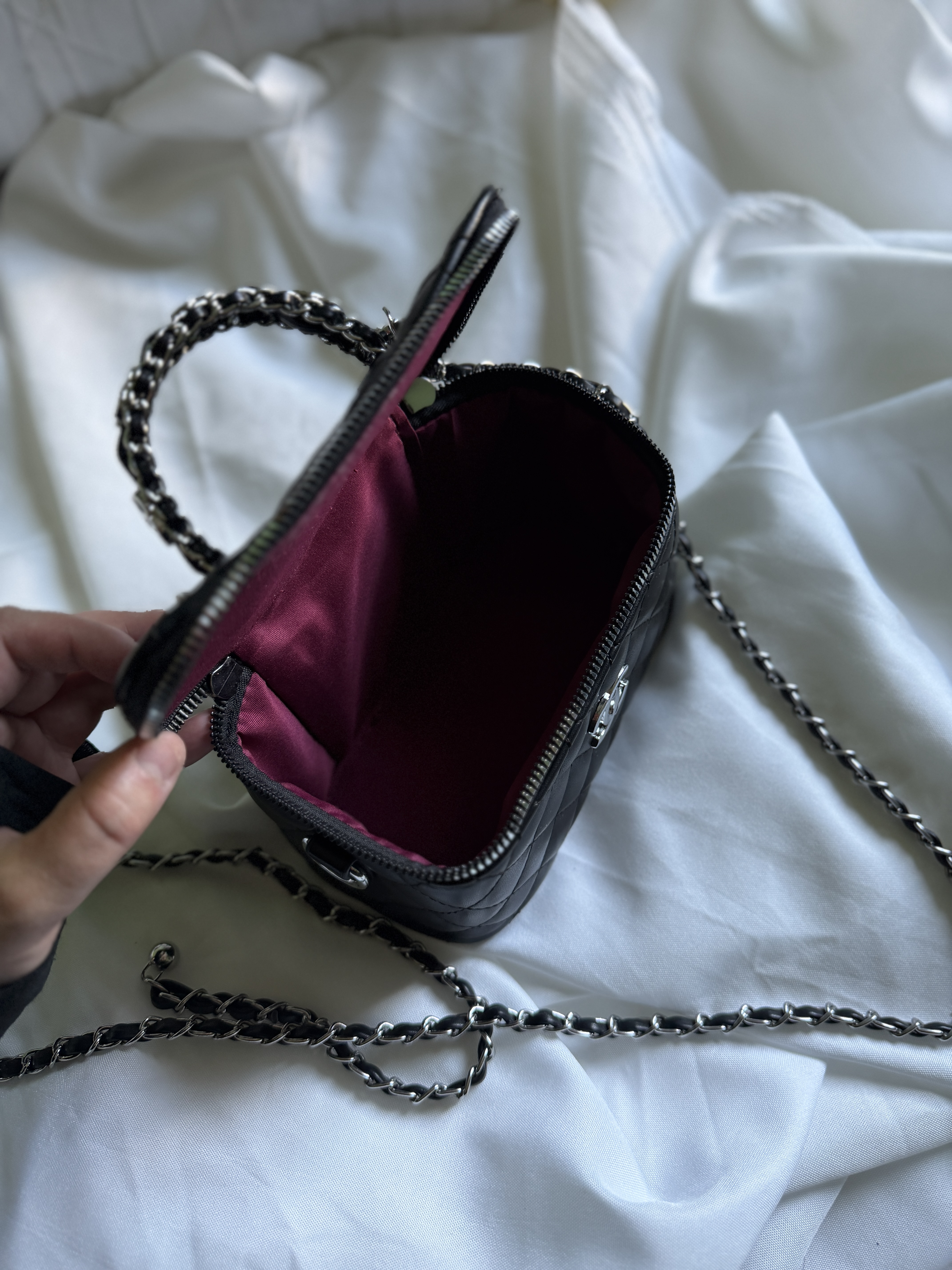 Сумка " Chanel " бочонок з маленьким лого — фото 4