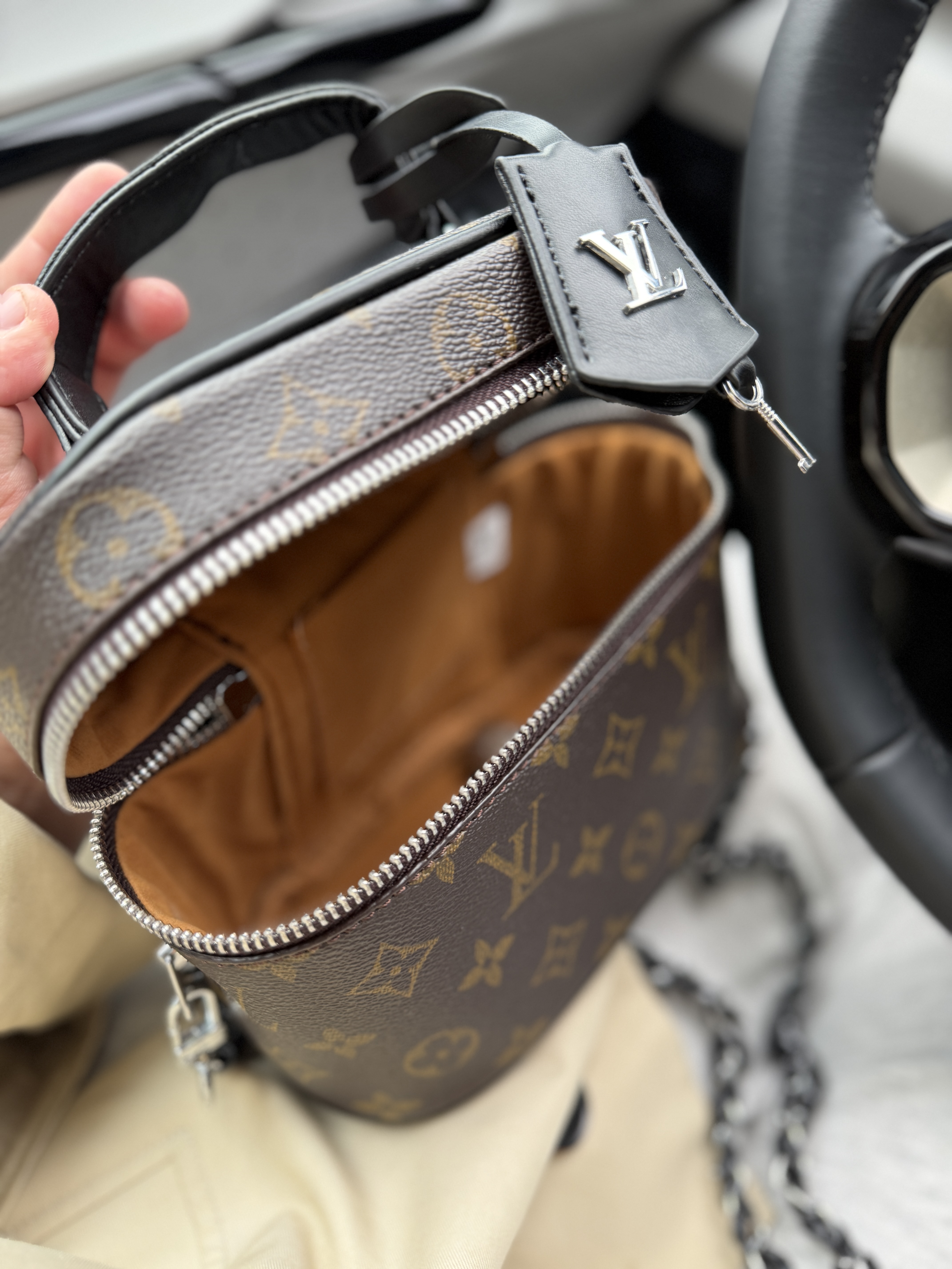 Сумка " LV " бочонок срібна фурнітура — фото 4