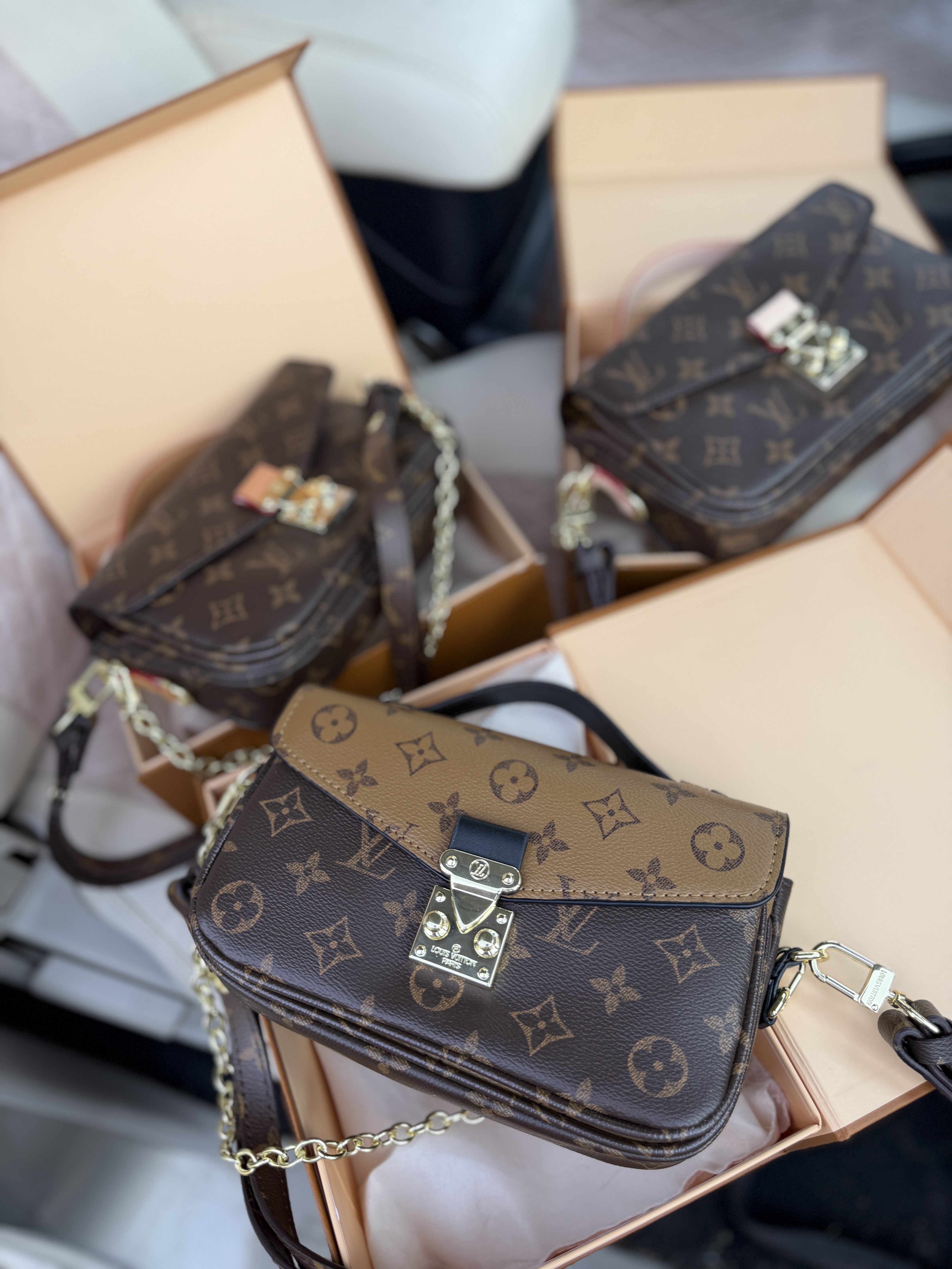 Сумка " LV " багет з замочком