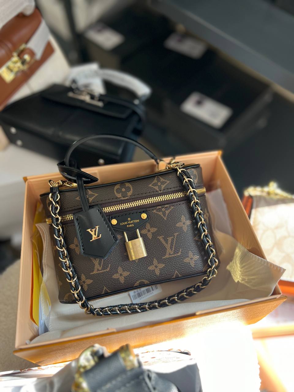 Сумка " LV " шкіряна з коробкою