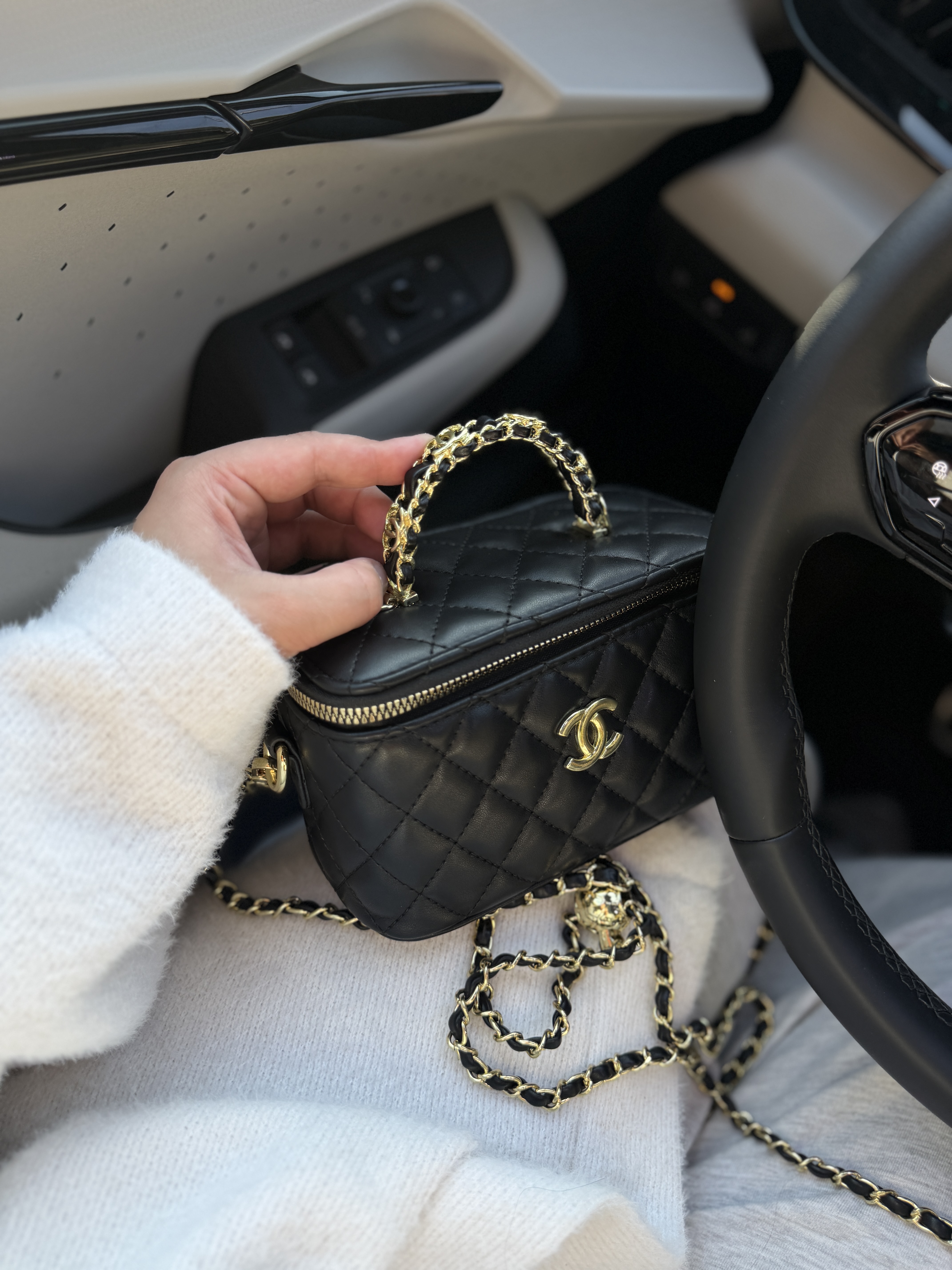 Сумка " Chanel " бочонок з маленьким лого — фото 9