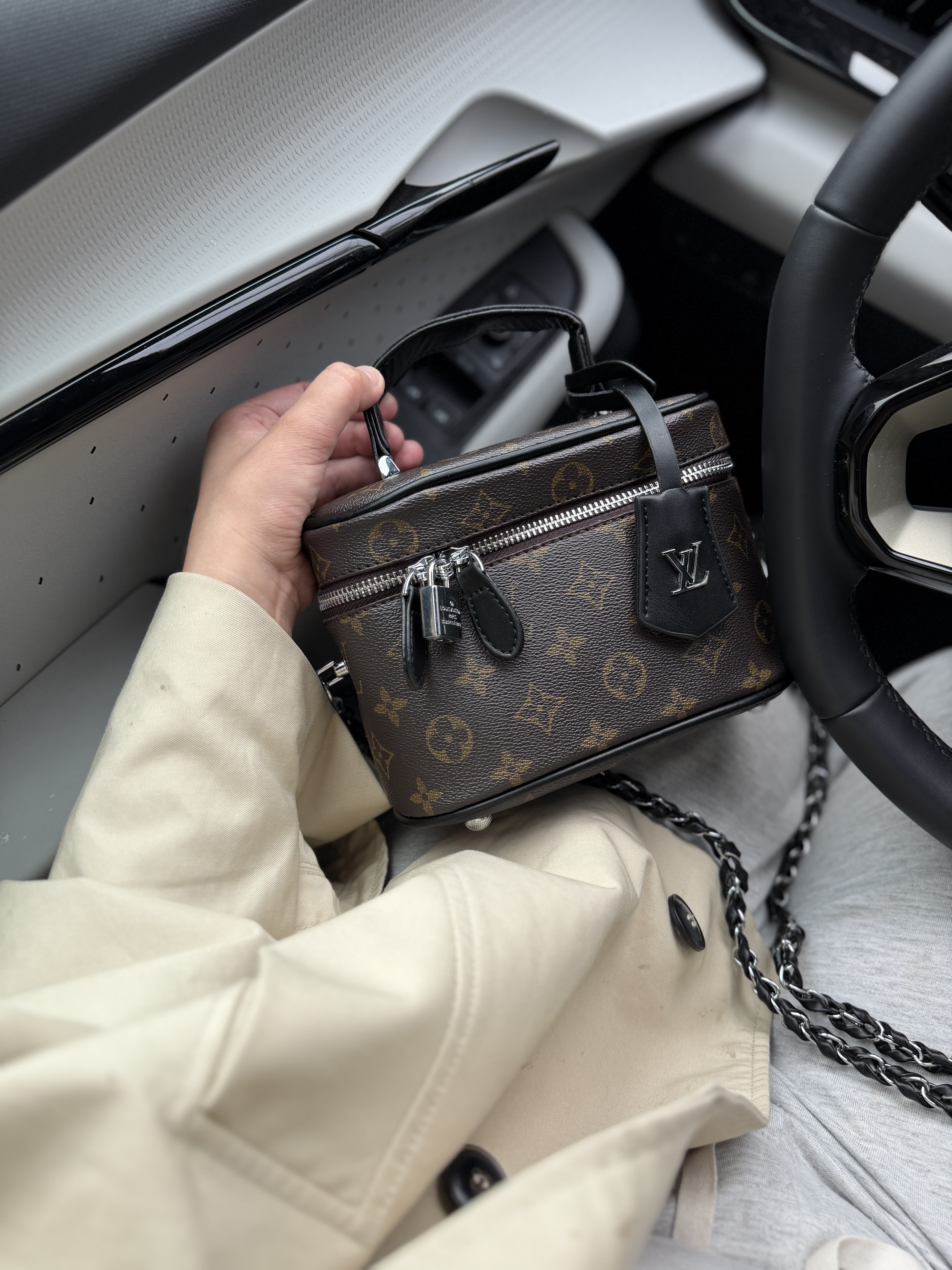 Сумка " LV " бочонок срібна фурнітура — фото 3